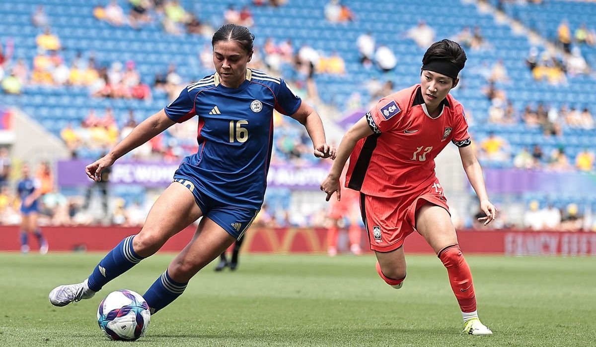 Filipinas booter Sofia Harrison-Wunsch in action with Korean booter Park Soo-Seong [AFC Pool]