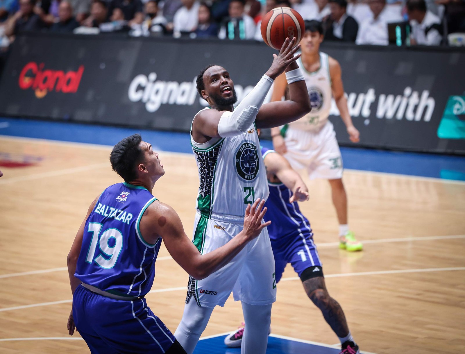 Terrafirma’s import Mubashar Ali dominates the paint during his 50-point performance against Converge in the PBA Commissioner’s Cup. [PBA Images]