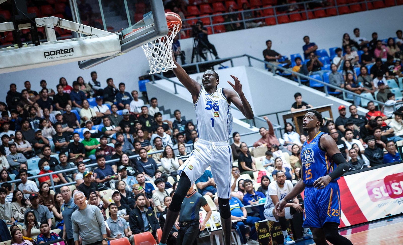 Bol Bol during his 40-point performance for TNT. [PBA Images]
