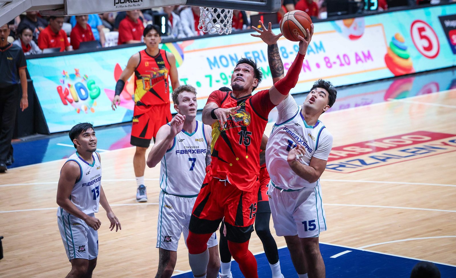 June Mar Fajardo dominates with 27 points and 17 rebounds for San Miguel. [PBA Images]