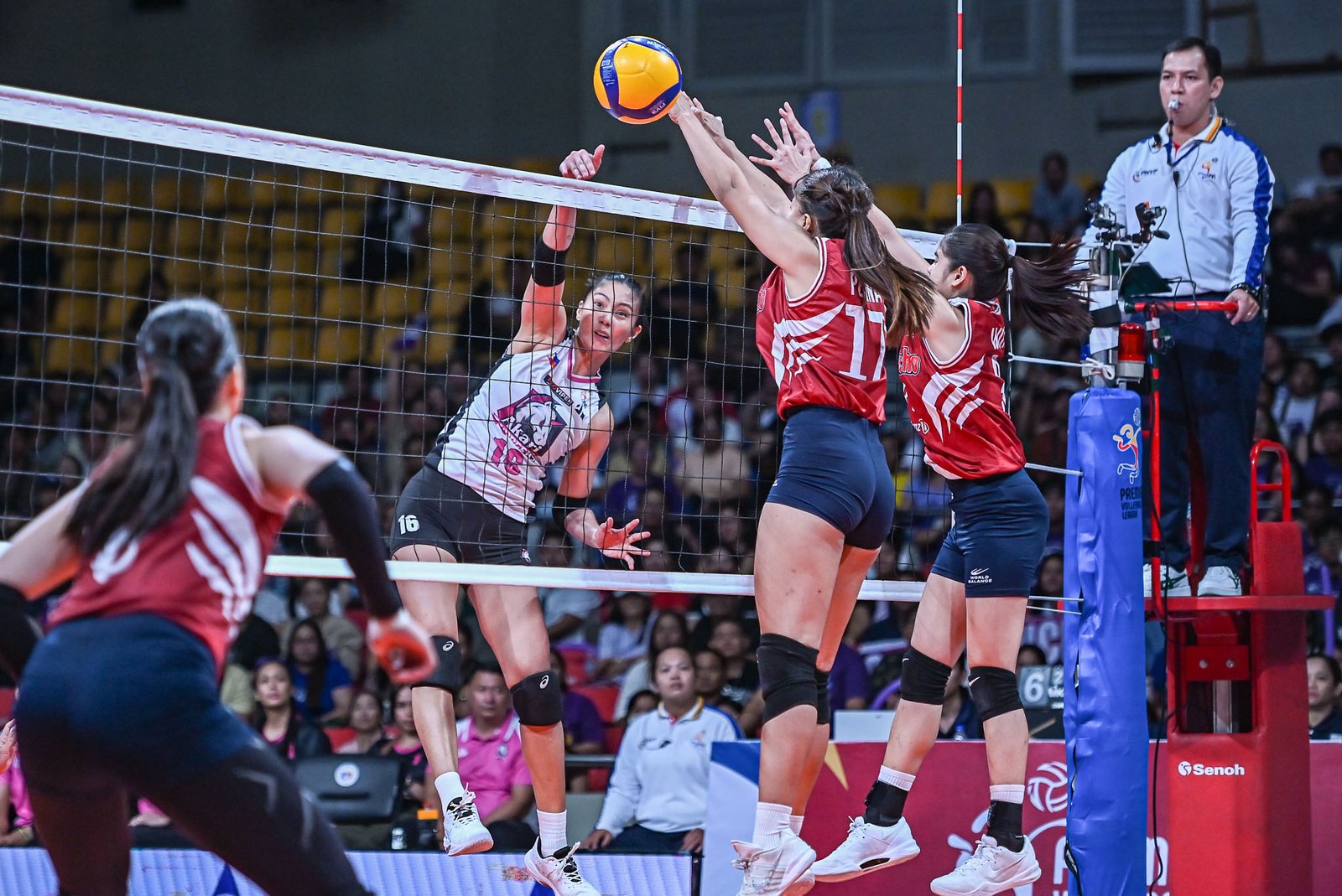 Ivy Lacsina leads all scorers with a 30-point performance. [PVL Images]