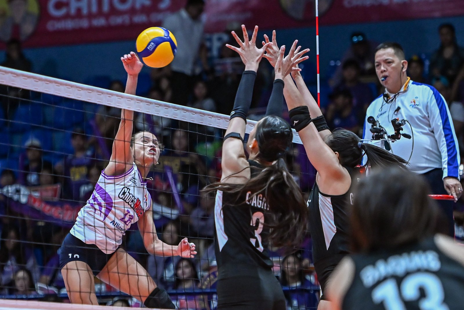 Sisi Rondina led the Titans with 27 points and 15 excellent receptions. [PVL Images]