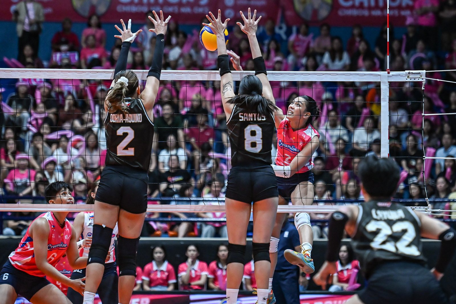 Alyssa Valdez delivers a standout all-around performance for Creamline. [PVL Images]
