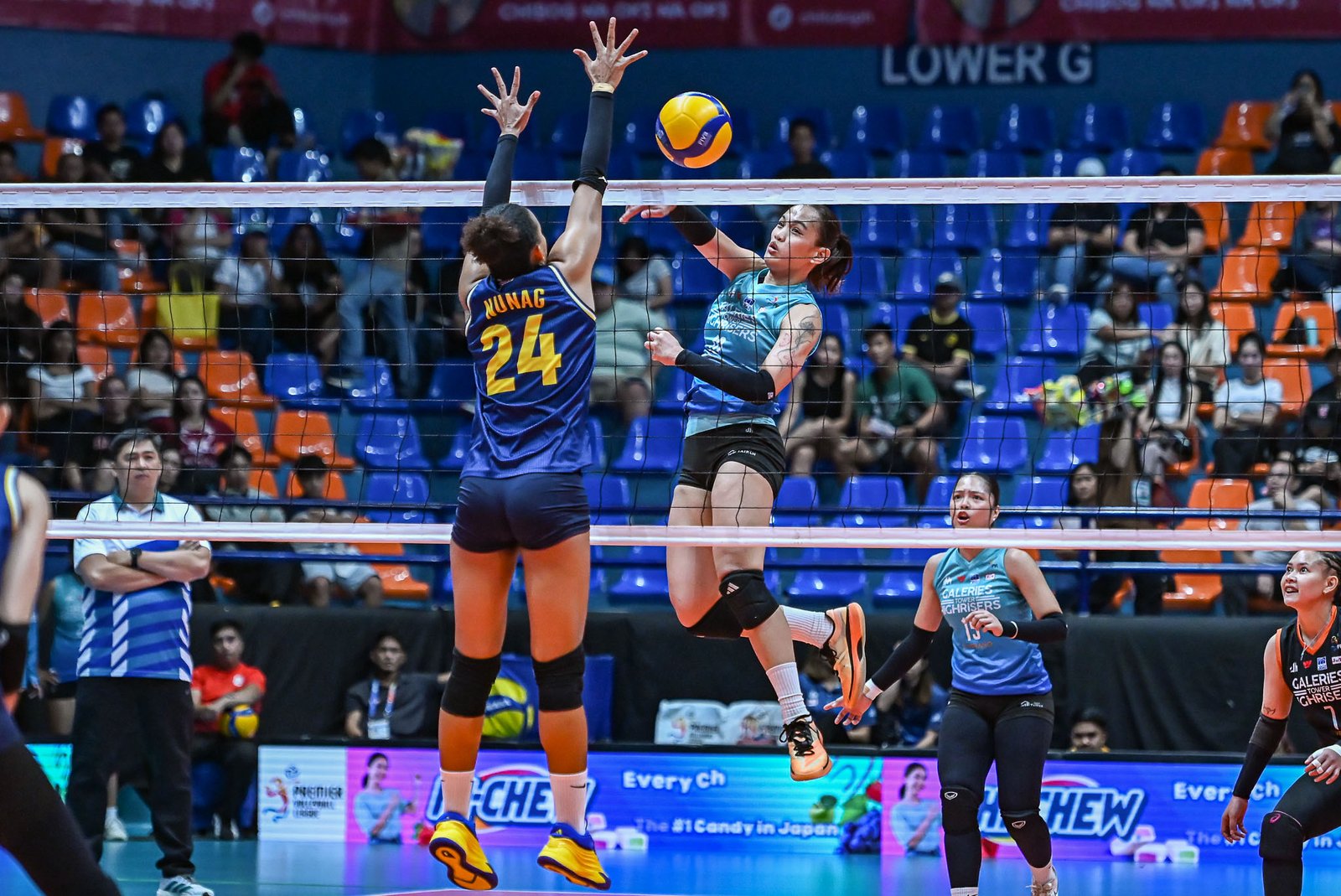 Jean Asis powers the Highrisers with 17 points, including crucial blocks and aces. [PVL Images]