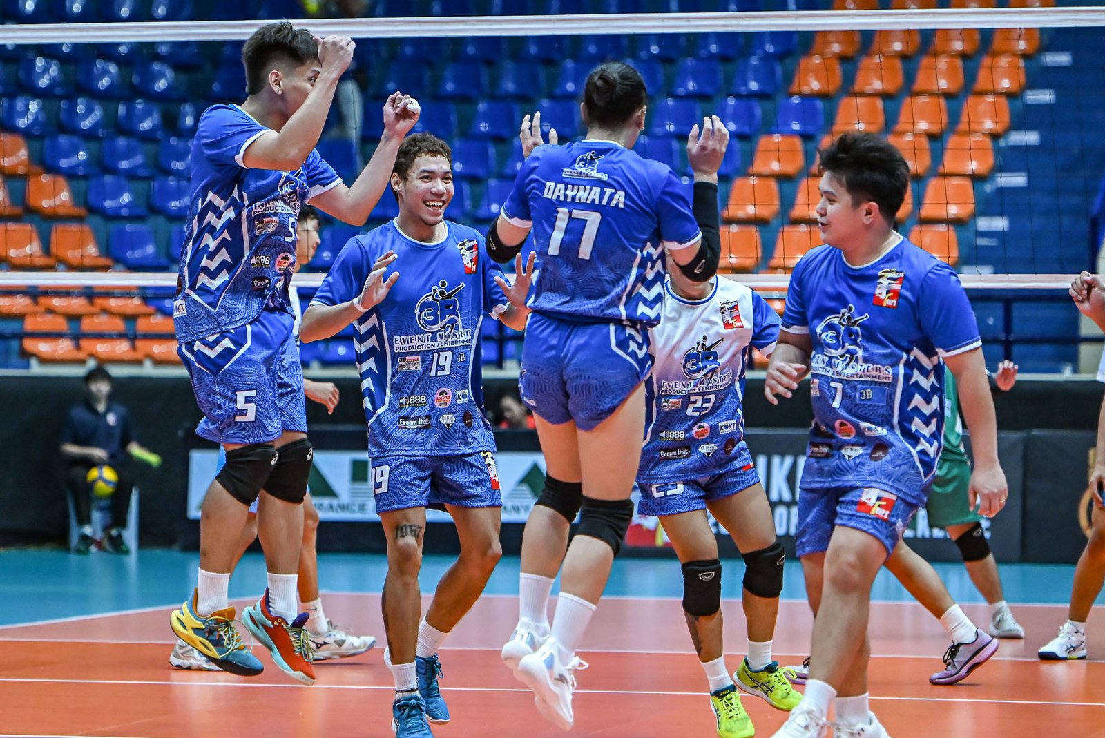 3B edges VNS in five sets to stay competitive in the Spikers’ Turf Open Conference. [Spikers Turf photo]