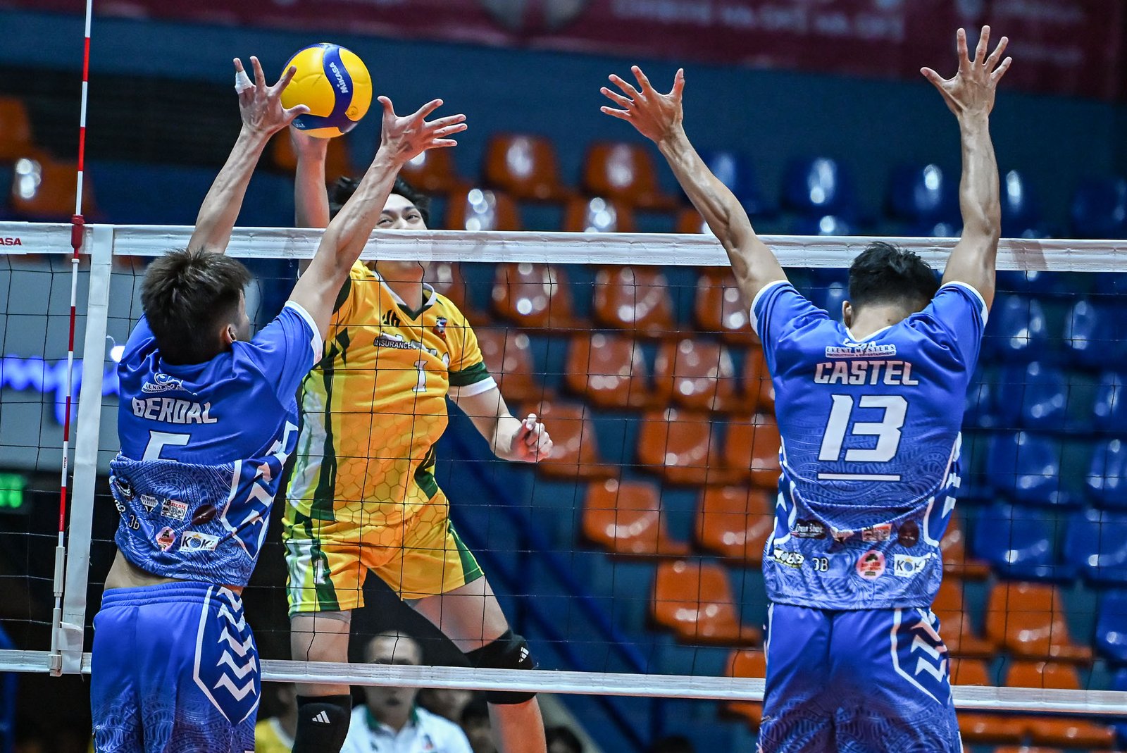 JM Ronquillo attacks the net as Alpha Insurance defeats 3B in the Spikers’ Turf Open Conference. [Spikers Turf photo]