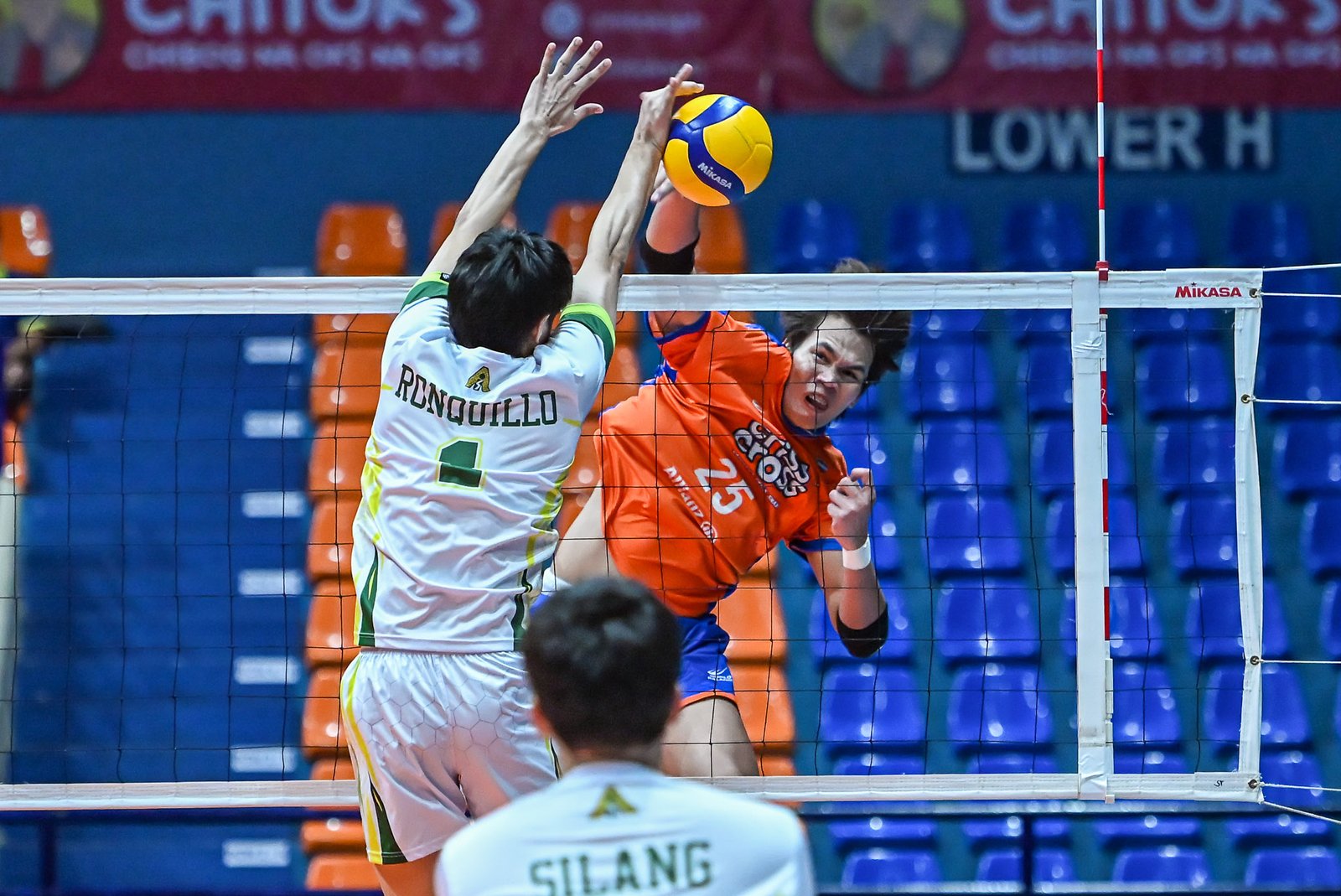 Alche Gupiteo powers the King Crunchers offense in the Spikers’ Turf Open Conference. [Spikers Turf photo]