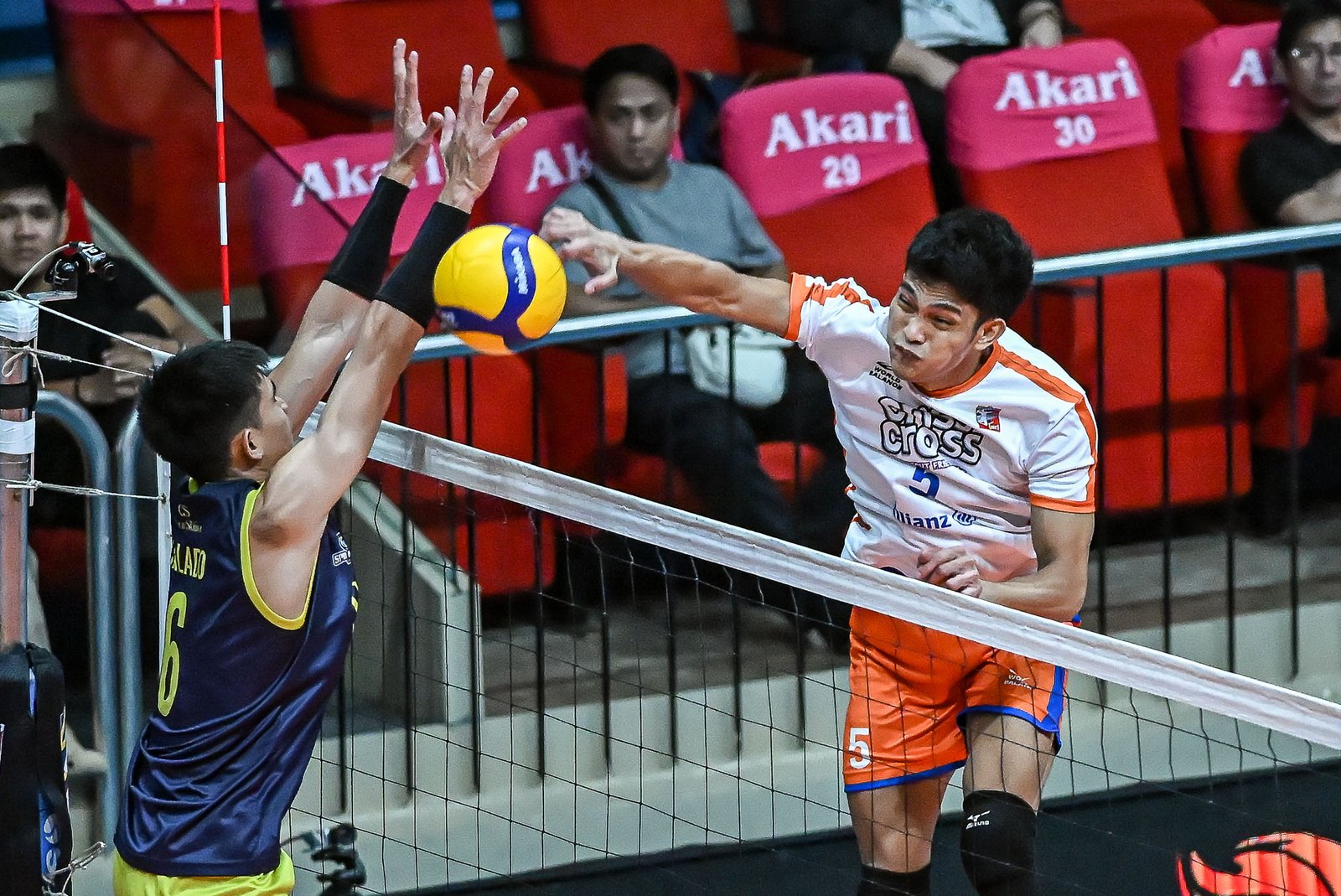 Jude Garcia delivers a crucial attack to help secure Criss Cross’ fourth-set win. [Spikers Turf photo]