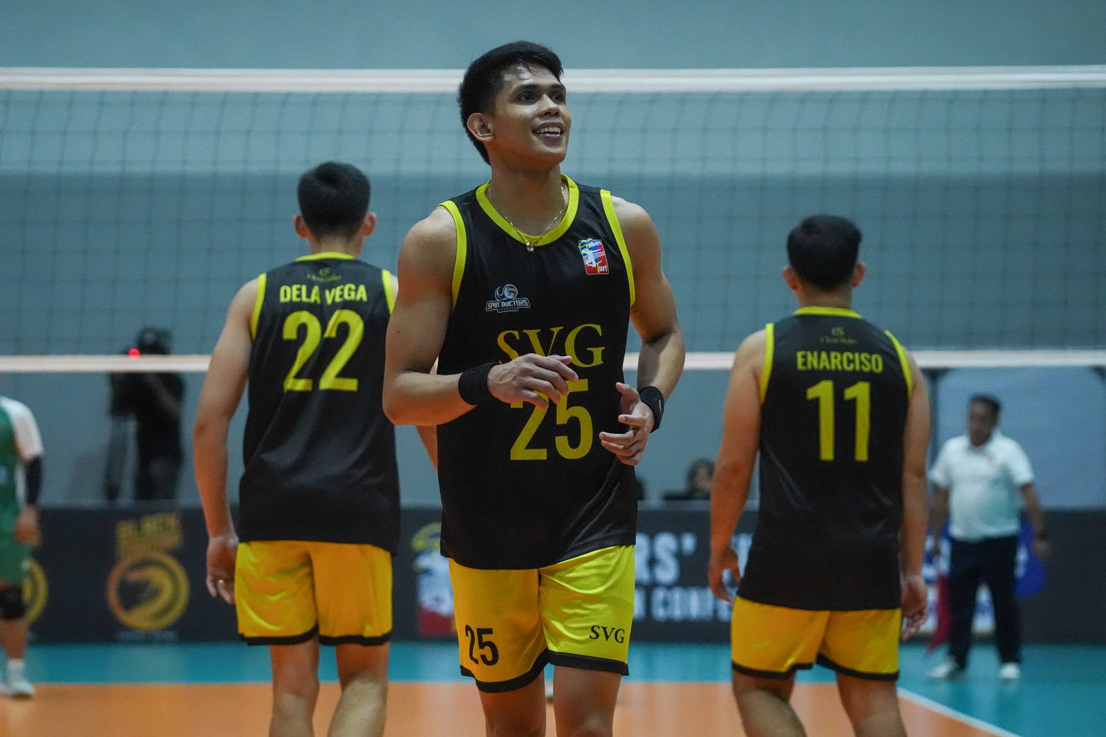 JP Bugaoan contributed key blocks to secure Savouge’s victory. [Spikers Turf photo]