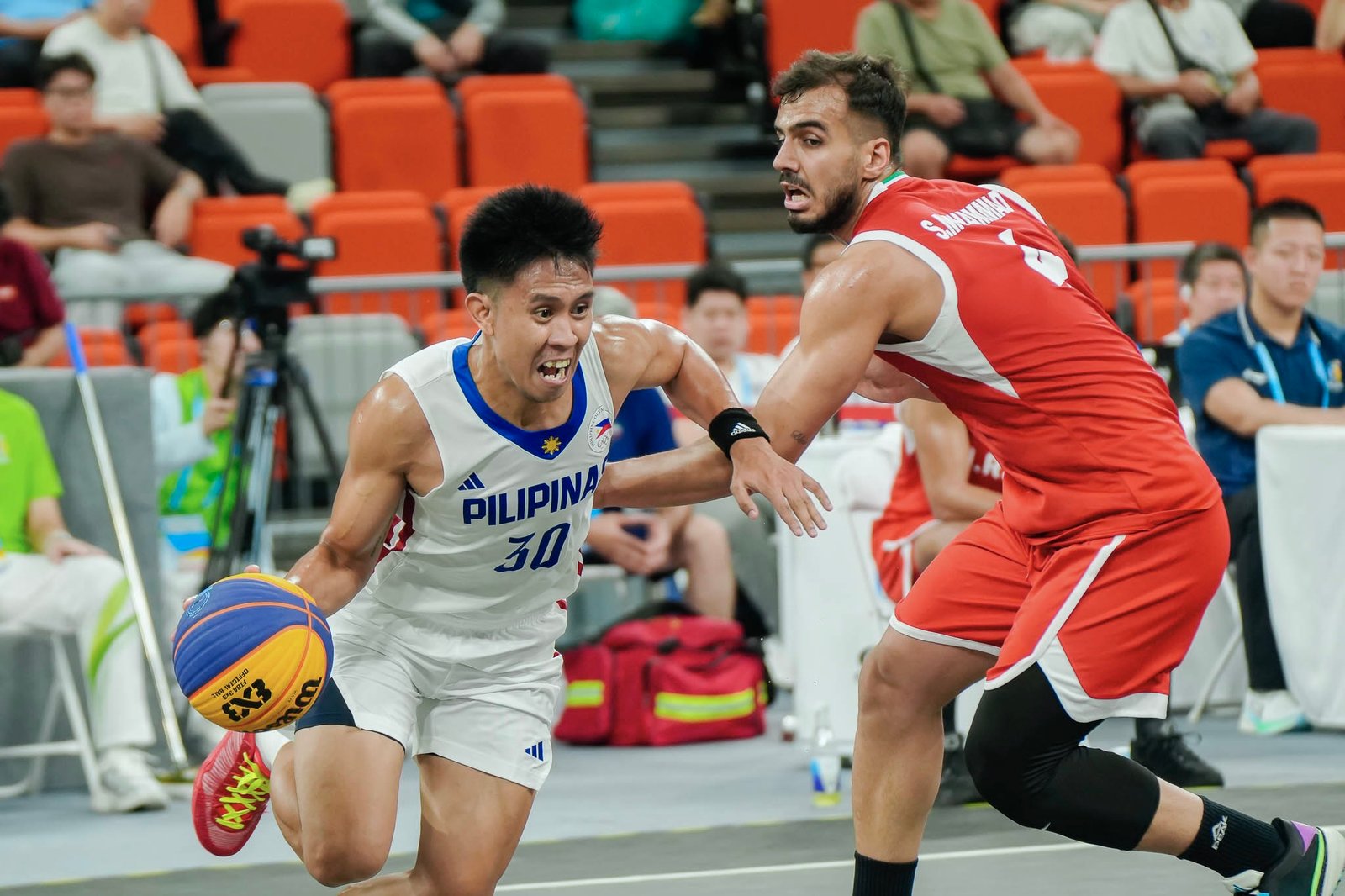 Jeff Manday attacks the basket during the 3x3 competition. [POC Media Pool