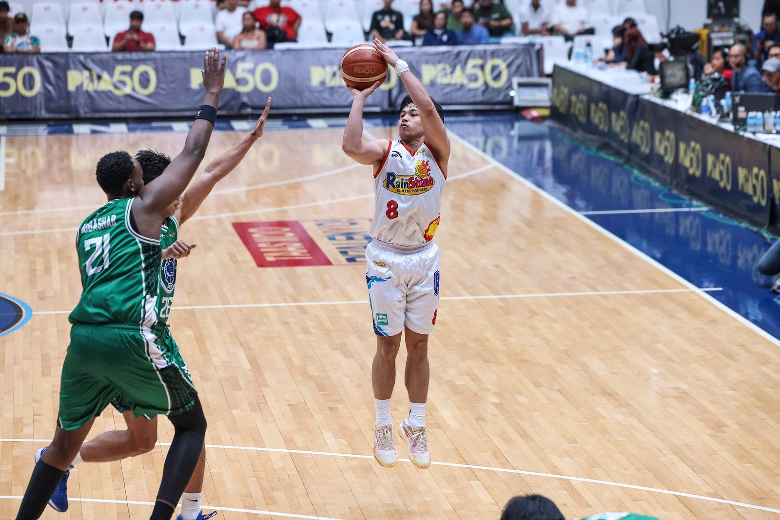 Anton Asistio leads Elasto Painters with hot shooting performance. [PBA Images]