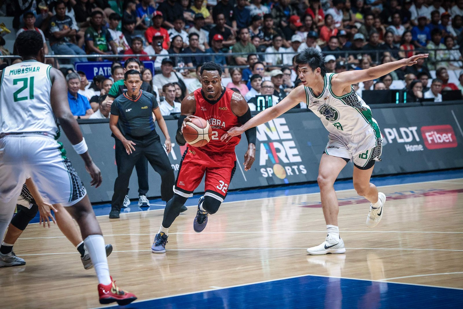 Justin Brownlee leads Ginebra with 28 points [PVL Images]