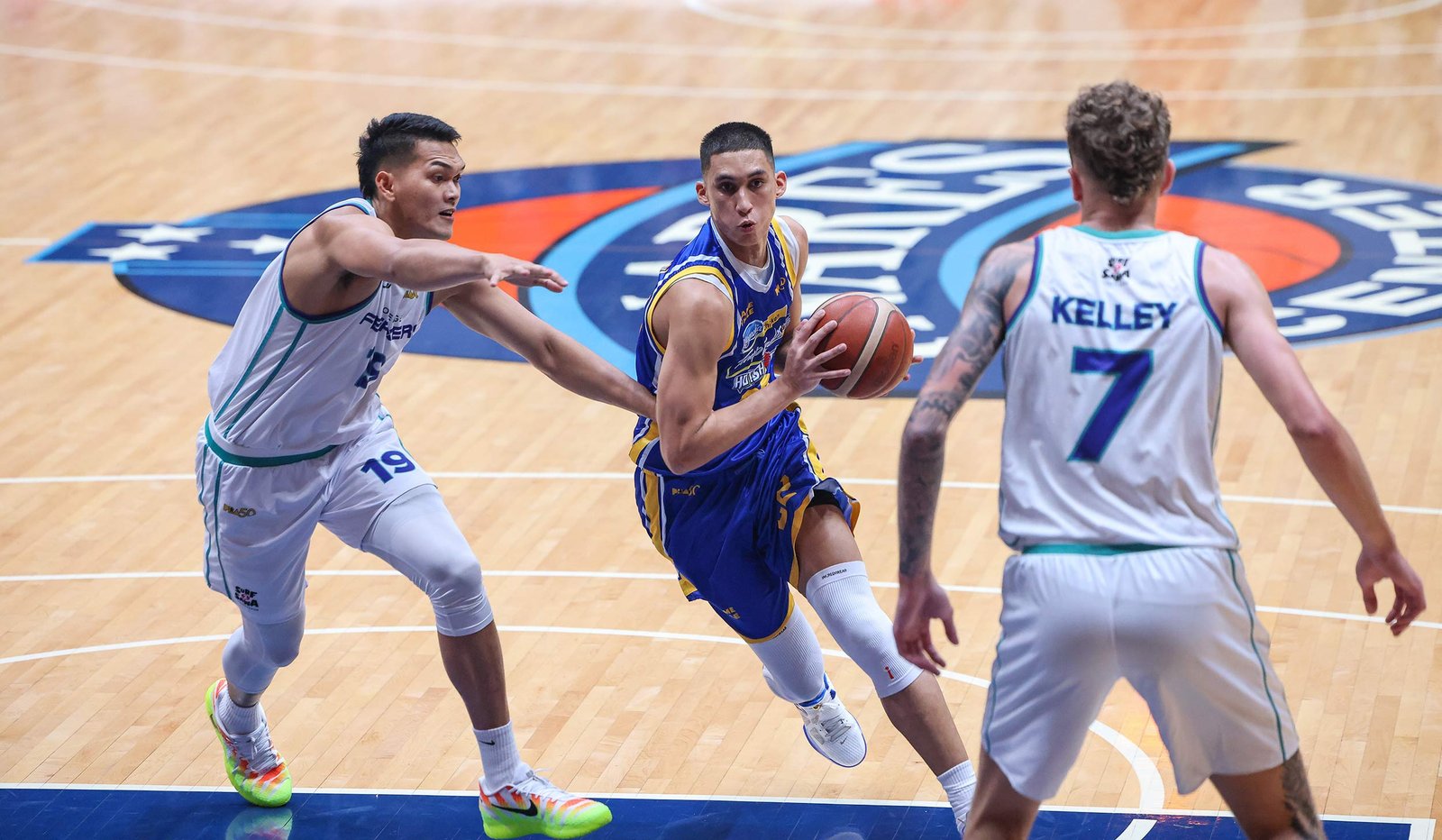 Zavier Lucero of the Magnolia Hotshots in action during the game. [PBA Images]
