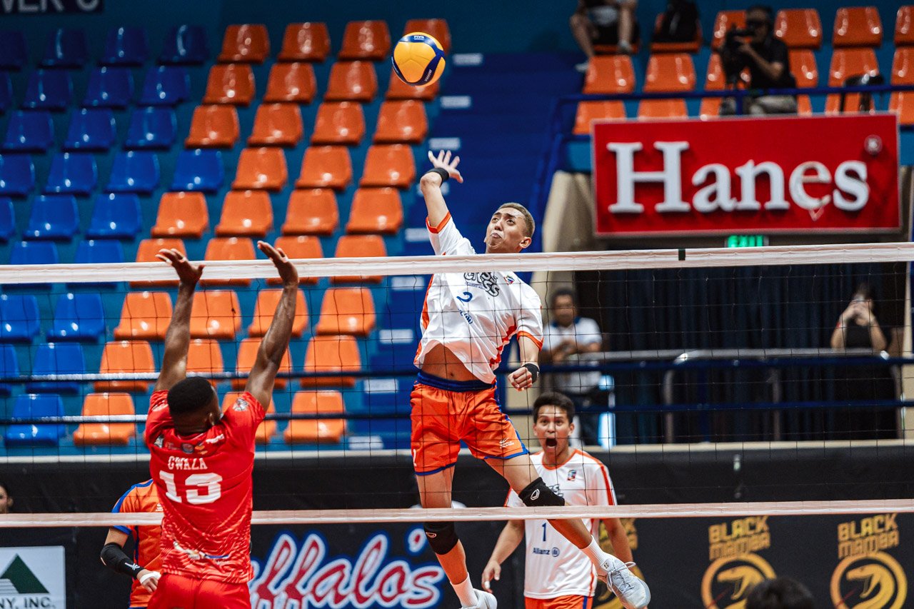 Jaron Requinton delivers clutch points to seal the win for Criss Cross. [Spikers Turf photo]