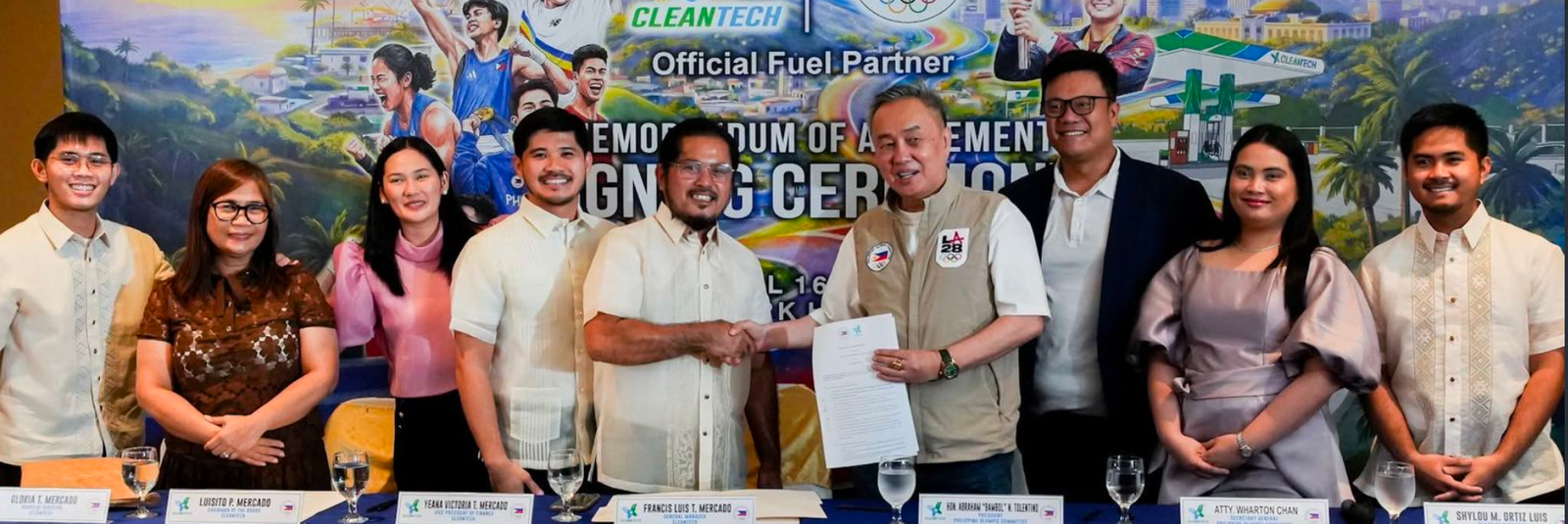 POC president Abraham “Bambol” Tolentino and Cleantech chairman Luisito Mercado seal the partnership with (from left) Alexis Mercado, Gloria Mercado, Yeana Victoria Mercado, Francis Luis Mercado, POC secretary-general Atty. Wharton Chan, Shylou Ortiz Luis and Philip Luis Mercado. [POC photo]