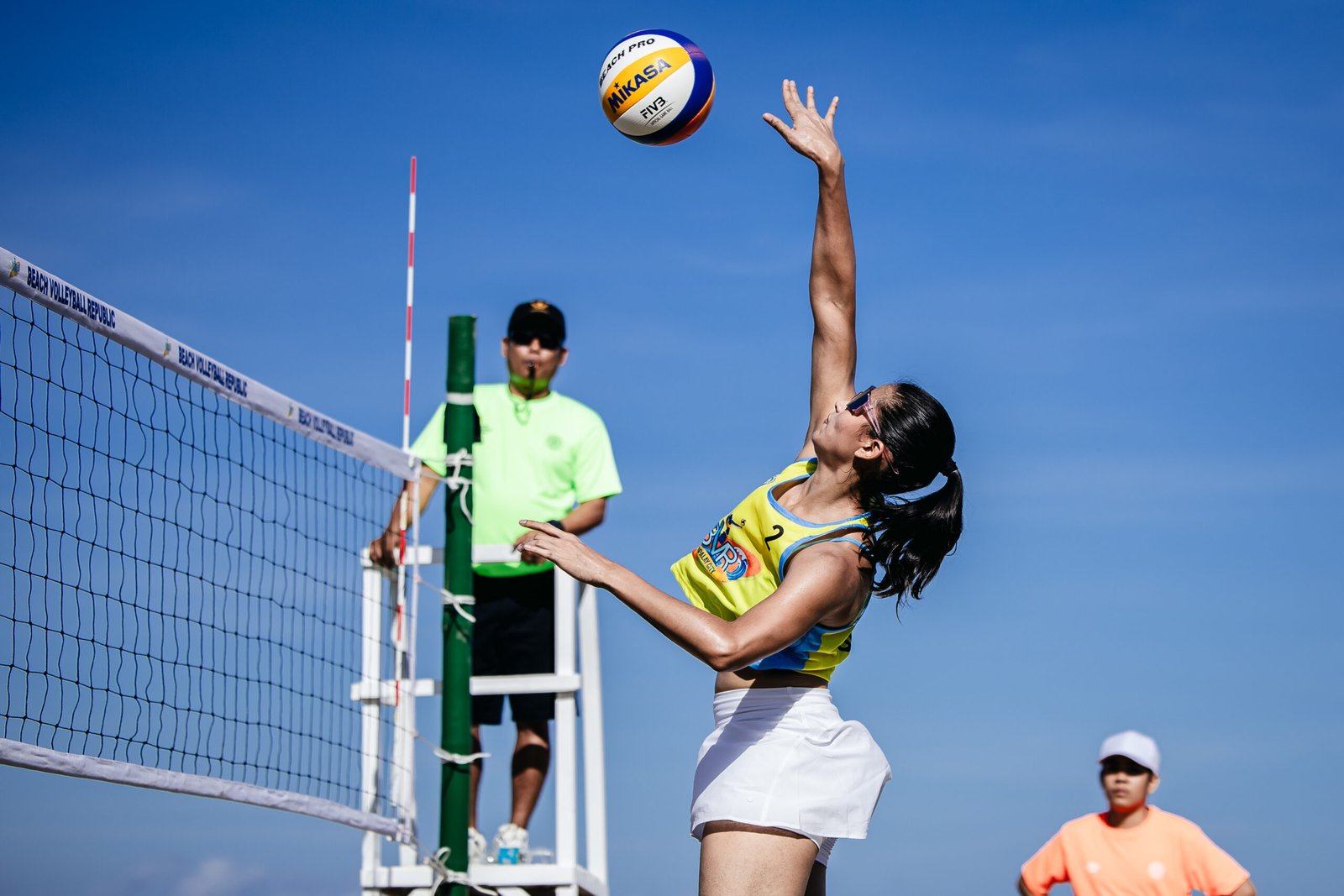 Capital1's Pauline Gaston goes for a kill.  [BVR photo]