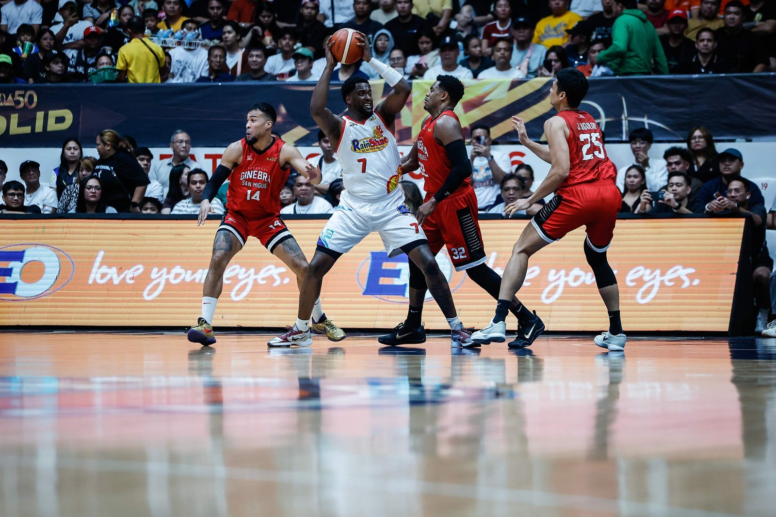 Jaylen Johnson powers ROS with a dominant 40-point performance. [PBA Images]
