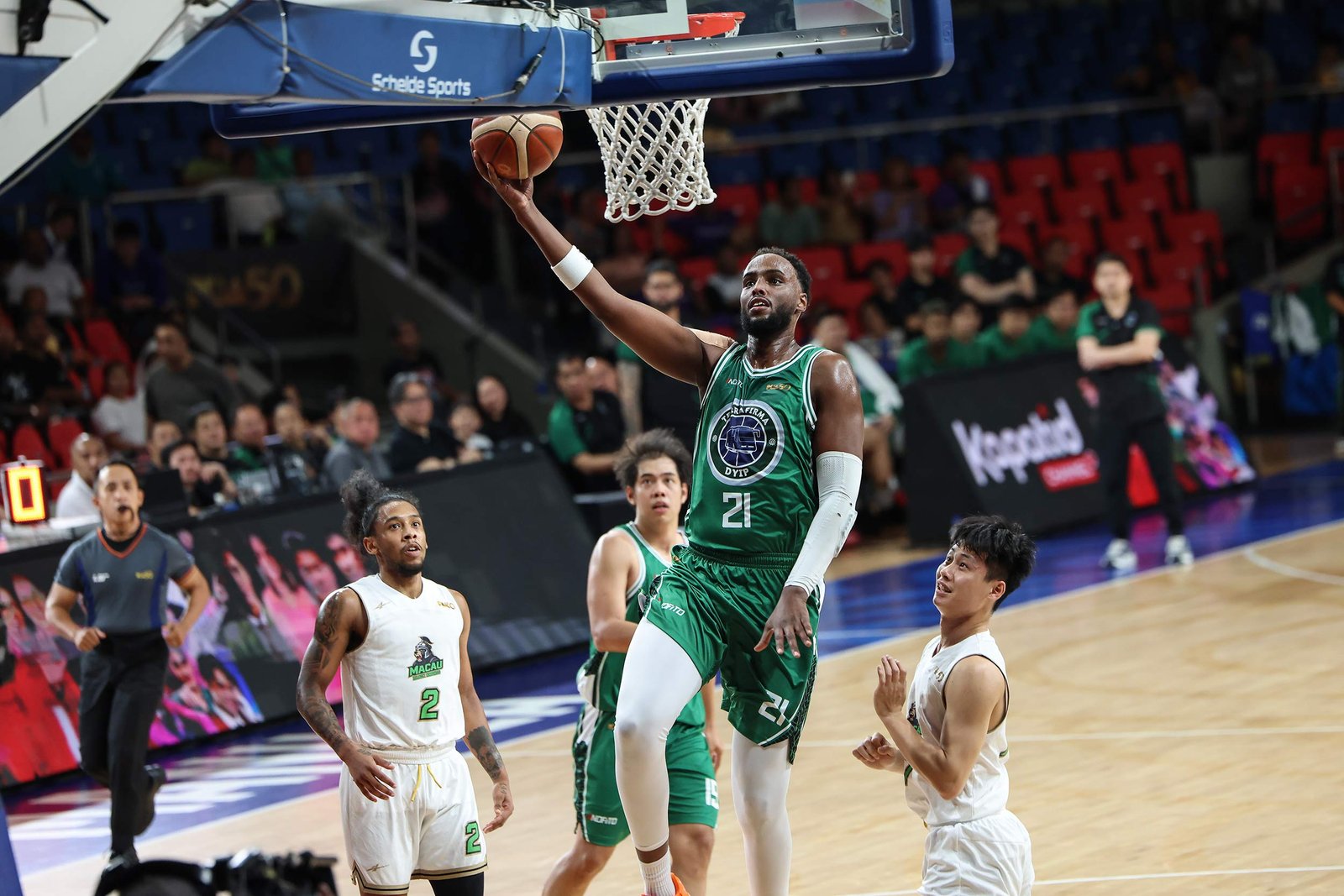 Mubashar Ali dominates the paint with a powerful double-double for the Dyip. [PBA Images]