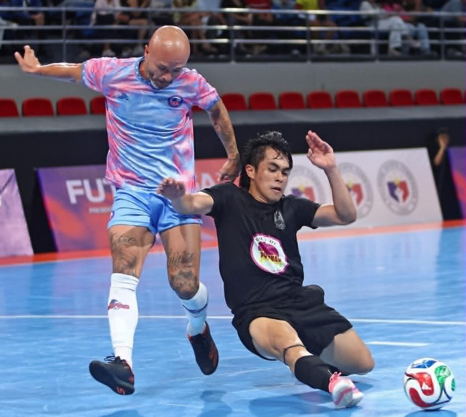 Azkals legend Stephan Schrock strikes goal in the very first possession past UA&P's Alvaro Cordero in the PFF Futsaliga semifinals match between the Azkals Development Club and the University of Asia and the Pacific. [Futsaliga photo]