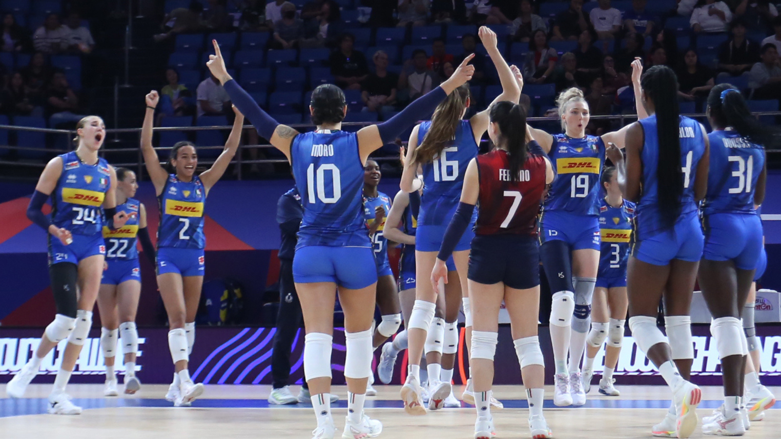 Italy players celebrate during a Volleyball Nations League match. [PSC photo]