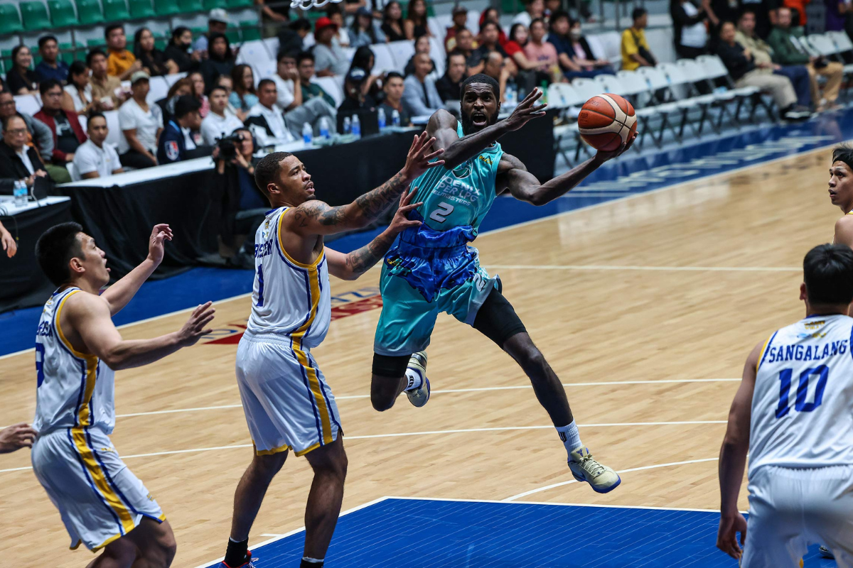 BJ Johnson powered Phoenix during its comeback victory over Magnolia. [PBA Images]