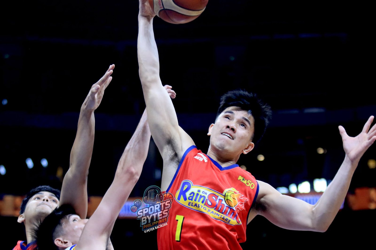 Adrian Nocum finished with a career-high 31 points in Rain or Shine's victory over Magnolia. [photo credit: Peter Baltazar]