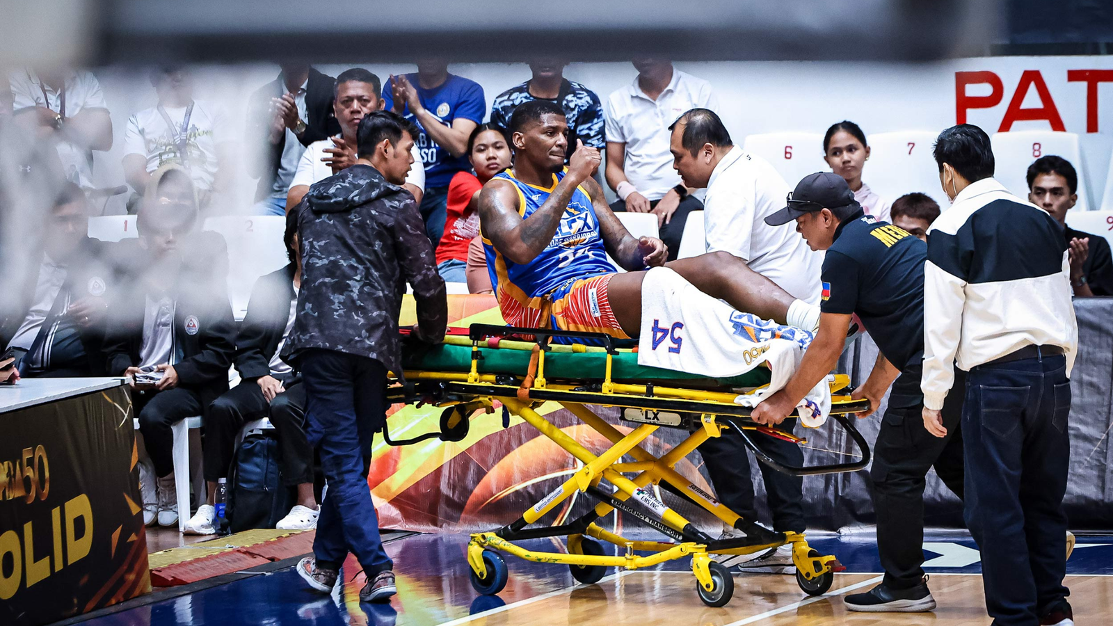 The Road Warriors regrouped after losing DeQuan Jones to injury during the game. [PBA Images]
