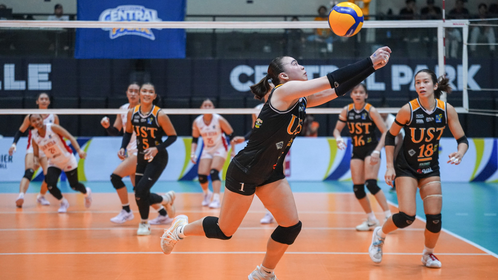 Kim Rubin contributes for the Golden Tigresses in their opening V-League match. [PVL Images]
