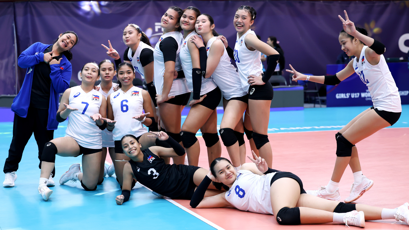 Alas Pilipinas Girls celebrate their 15th-place finish in Santiago, Chile. [Volleyball World photo]