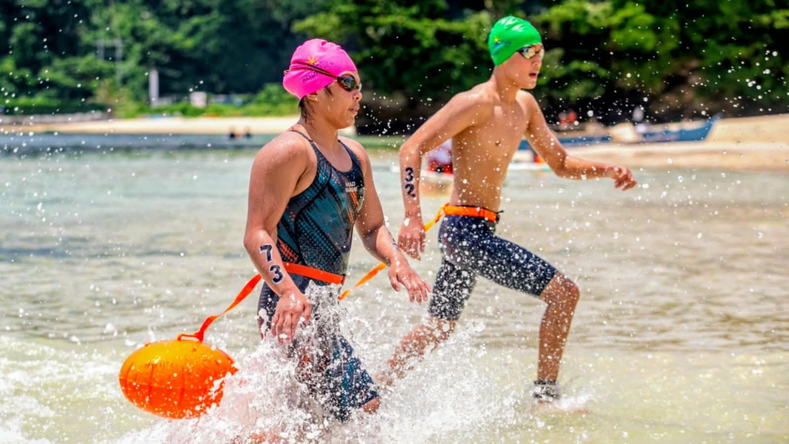 Bella Aaliya Pano (left) emerges first in the 3K festival event in the girls 16-17-year-old event of the 4th Southeast Asia Open Water Championships yesterday in Malay, Aklan. [PAI/Pet Salvador]