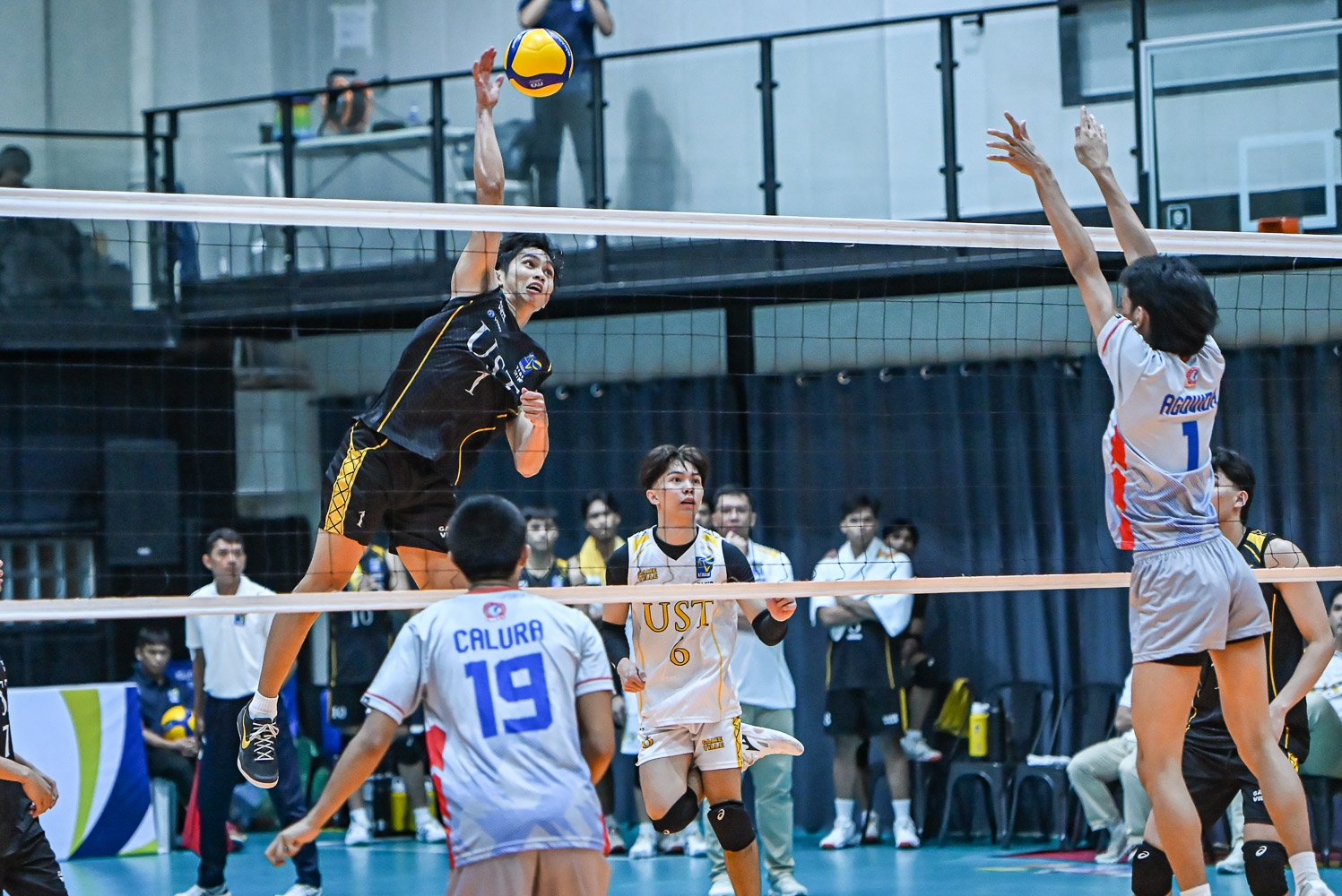 Gboy de Vega led the UST Golden Spikers with 18 points in their five-set loss to Arellano University. [PVL Images]