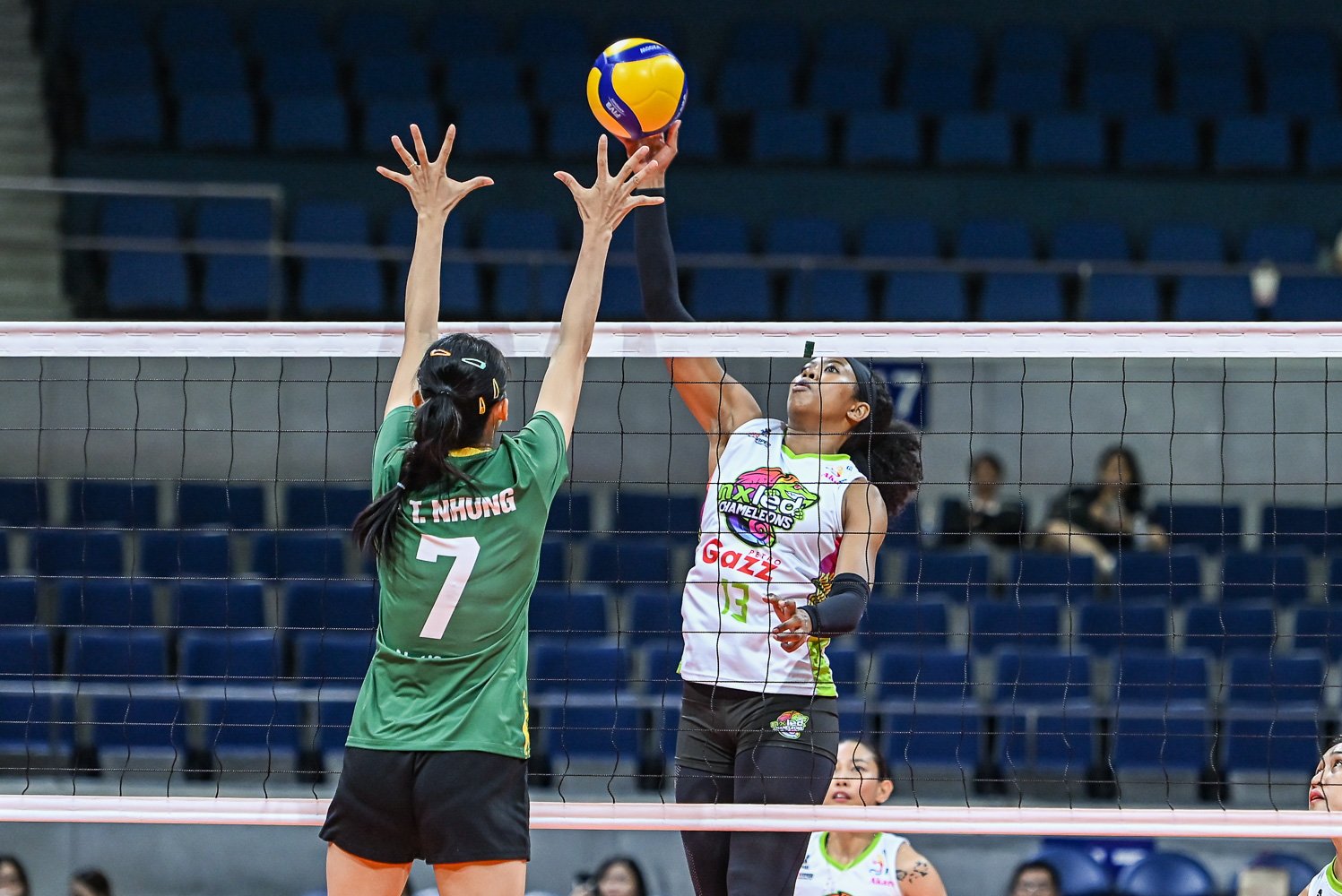 MJ Phillips played a key role in Nxled's victory as the Chameleons held their composure late against Ho Chi Minh City. [PVL Images]
