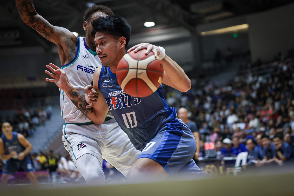 Javee Mocon scored 20 points and sparked Meralco's decisive 19-8 closing run against Converge. [PBA Images]