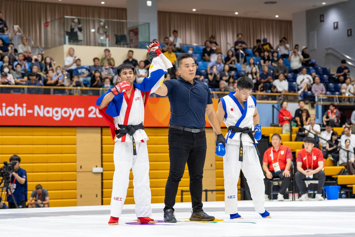 Jean Claude Saclag advanced to the Asian Games MMA final after defeating Japan's Daisuke Murayama by unanimous decision in the men's traditional -65kg semifinal. [POC Media pool]