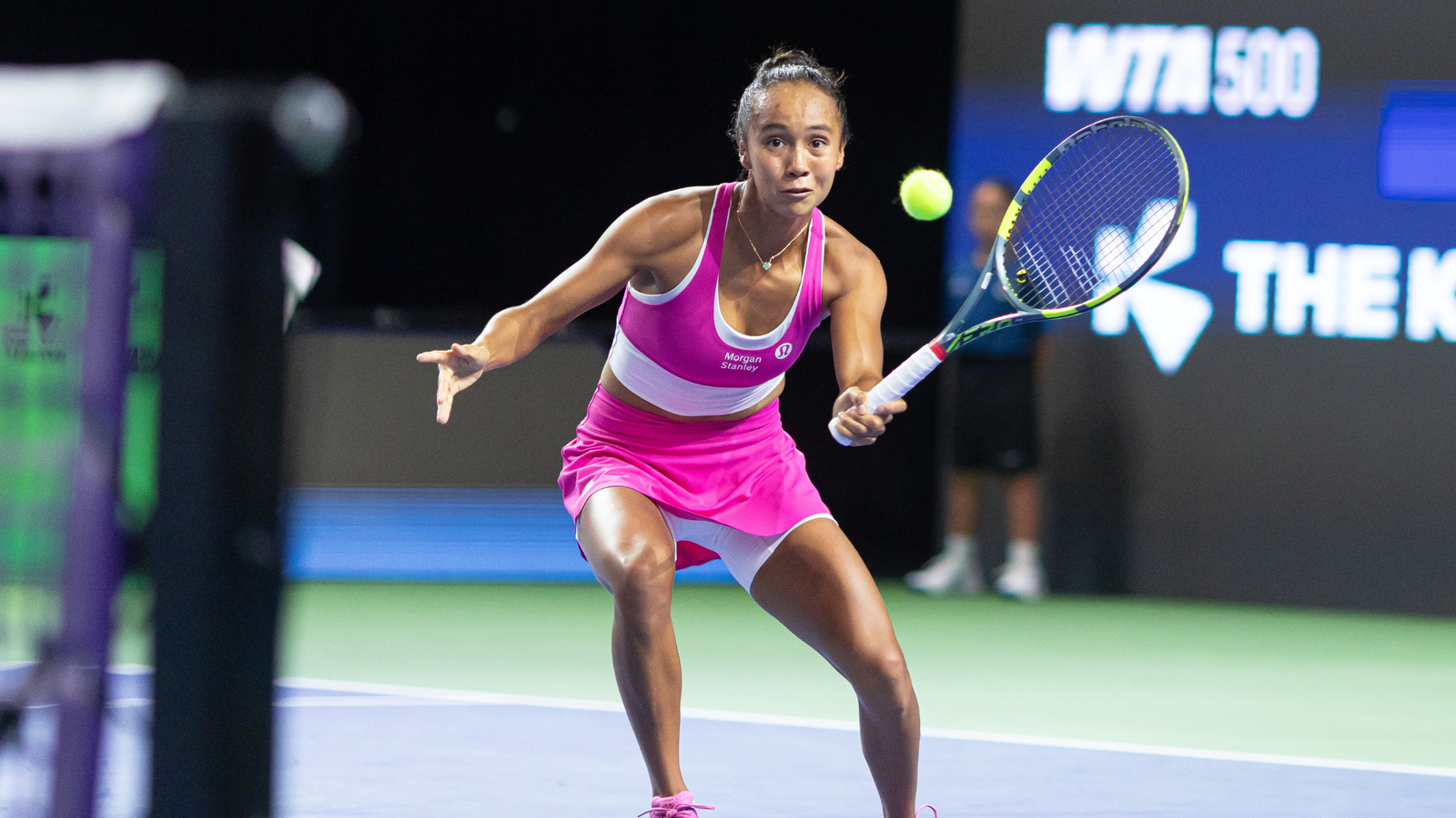 Leylah Fernandez battled past Kyoka Okamura 6-2, 6-3 in a 2-hour, 20-minute Singapore Open first-round match. [photo credit: WTA | Ashok Kumar]