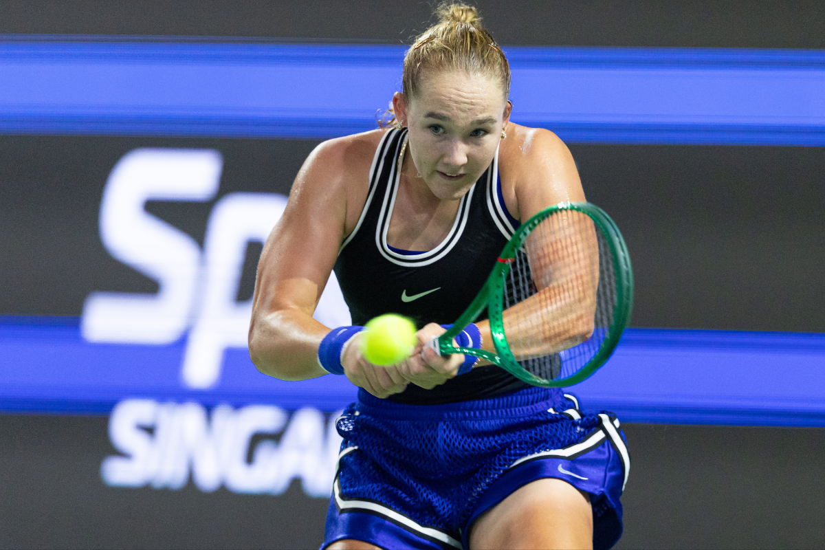 Mirra Andreeva advanced to the Singapore quarterfinals after extending her perfect head-to-head record against Aliaksandra Sasnovich to 2-0. [photo: WTA | Ashok Kumar]