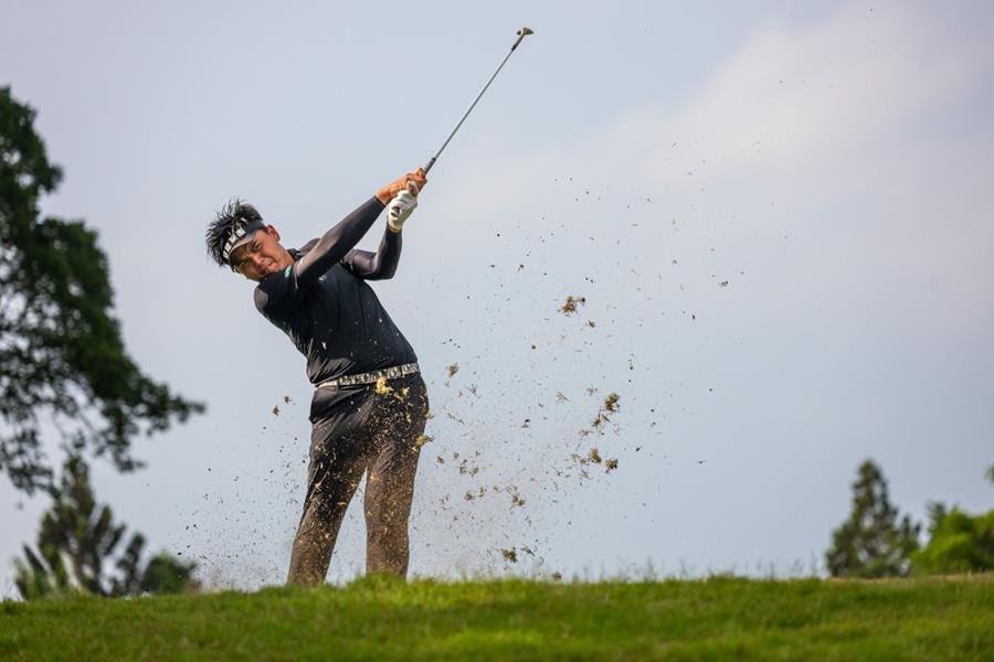 Hung Chien-yao takes a one-shot lead into the final round of the Mercuries Taiwan Masters after a two-under 70. [Asian Tour photo]
