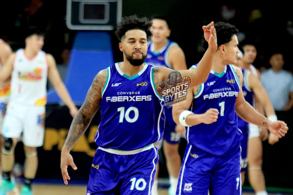 Converge defeated Rain or Shine, 130-125, to tie their PBA Governors’ Cup quarterfinal series at 1-1. [photo credit: Peter Baltazar]
