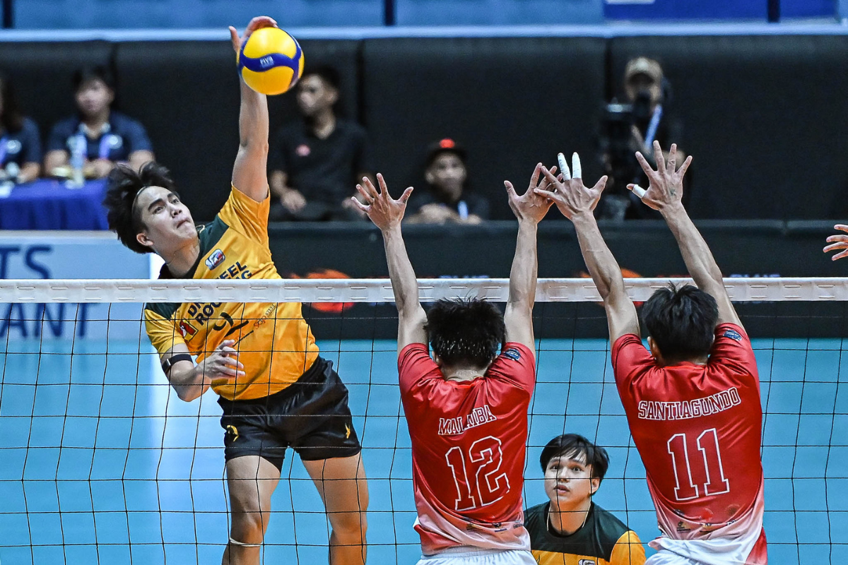 Dryx Saavedra delivered 14 points to lead FEU-DN Steel past AEP-Cabstars in its Spikers’ Turf opener. [PVL Images]