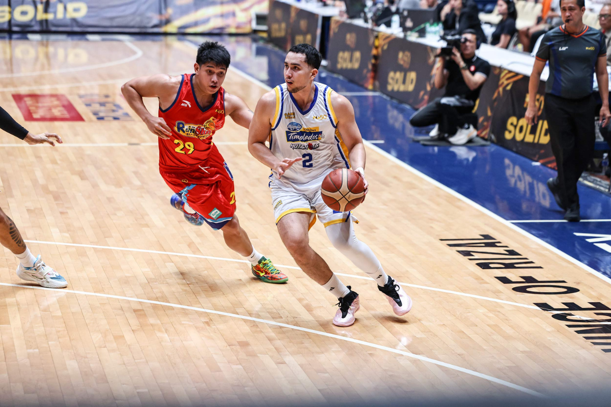 Javi Gómez de Liaño led Magnolia with 19 points, including six three-pointers, in the Hotshots’ 107-103 win over Rain or Shine in the PBA Governors’ Cup. [PBA Images]