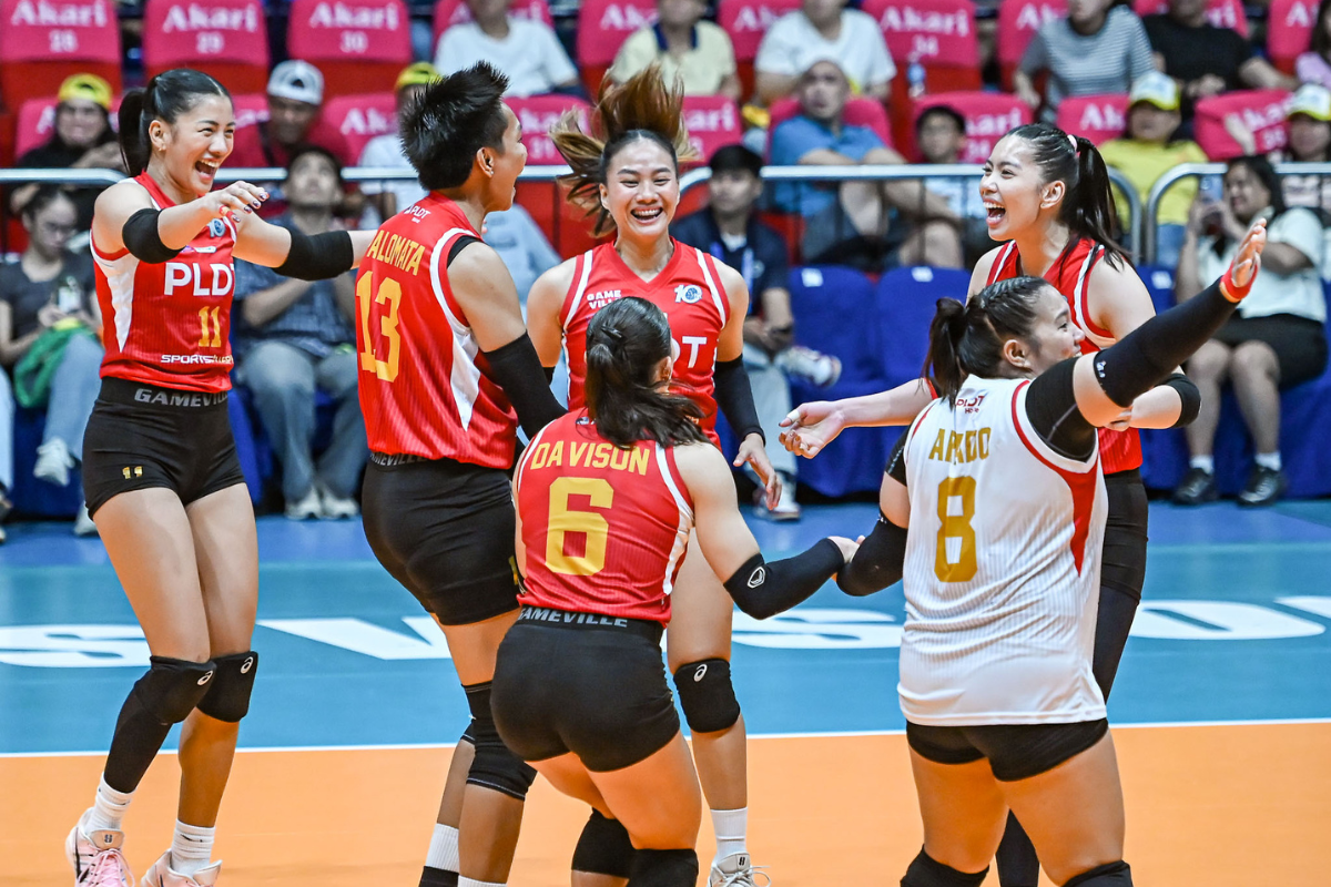 The PLDT High Speed Hitters recovered from an opening-set loss to defeat Capital1, 21-25, 25-21, 25-21, 25-21, at the FilOil Centre. [PVL Images]