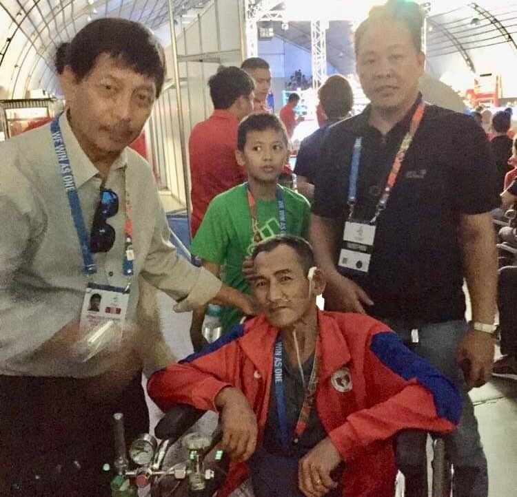 Journalist Ron de los Reyes with Leopoldo Serantes at the PICC Tent on Dec 2019 SEA Games [photo from Ron de los Reyes]