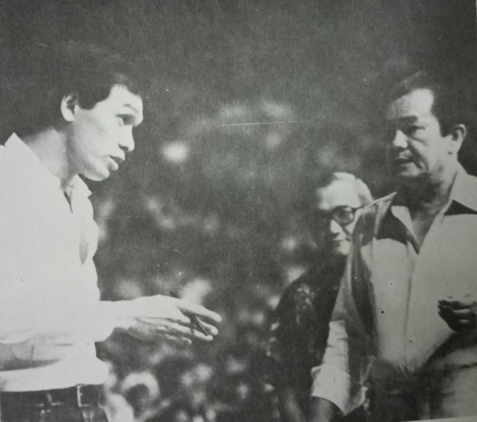 Tams manager Pablo Carlos (right) unceremoniously handed coach Fort Acuna his walking papers during halftime of Game 3 of the All-Filipino finals in 1980.