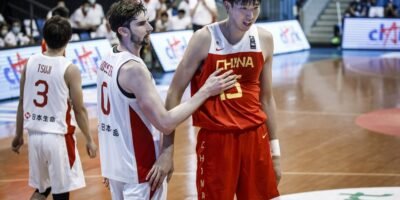 Ryan Francis Rossiter of Japan and Zhou Qi of China [FIBA images]