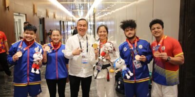 POC President Abraham "Bambol" Tolentino with Jiu-jitsu medalists Kaila Napolis, Harvey Navarro and Karl Navarro. [photo credit: Team PHI SEA Games]