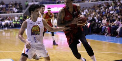 Chris McCullough guarded by Don Trollano [PBA Images]