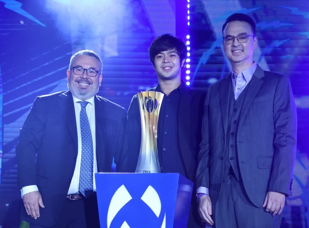 FIVB general director Fabio Azevedo (center) turns over the world championship trophy to Local Organizing Committee co-chairs William Vincent Araneta Marcos (center) and Senator Alan Peter Cayetano.