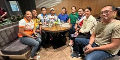 City Sports and Games Development Division Chief Ms. Lady Margaret Manalo of Local Sports Officials of General Santos City together with her staff (Left), Manny Pacquaio, and Office staff of Philippine Sports Commission (PSC) Commissioner Matthew 'Fritz' Gaston (Right).