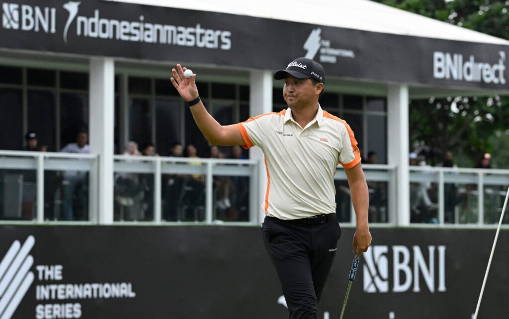 With a flawless round at the BNI Indonesian Masters, Richard T. Lee keeps his eye on the prize, heading into the final day with a commanding lead. [photo credit: Paul Lakatos (Asian Tour)]