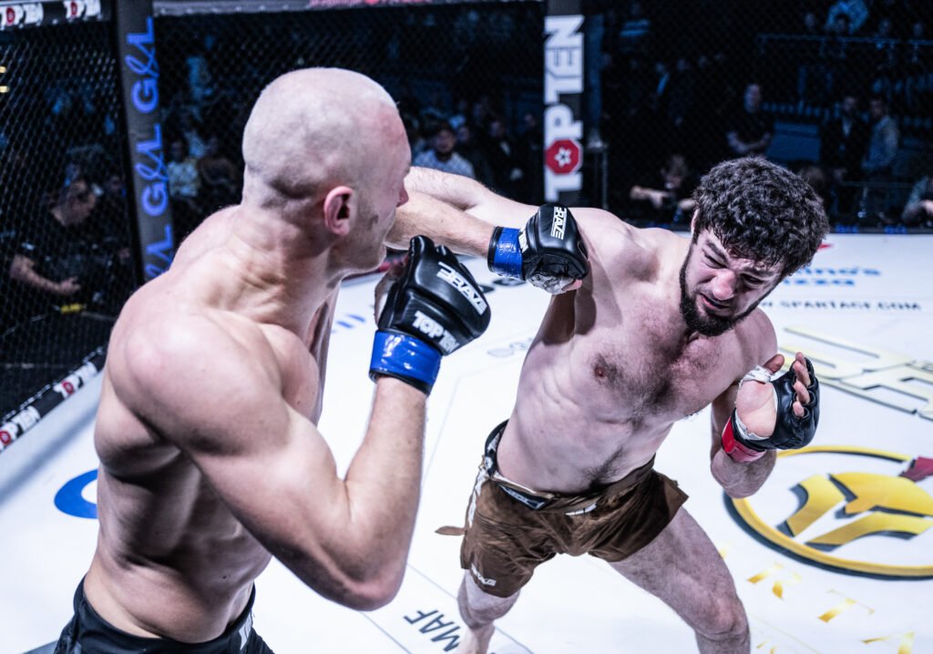 Rasul Magomedov def. Łukasz Olech via unanimous decision [BRAVE CF photo]